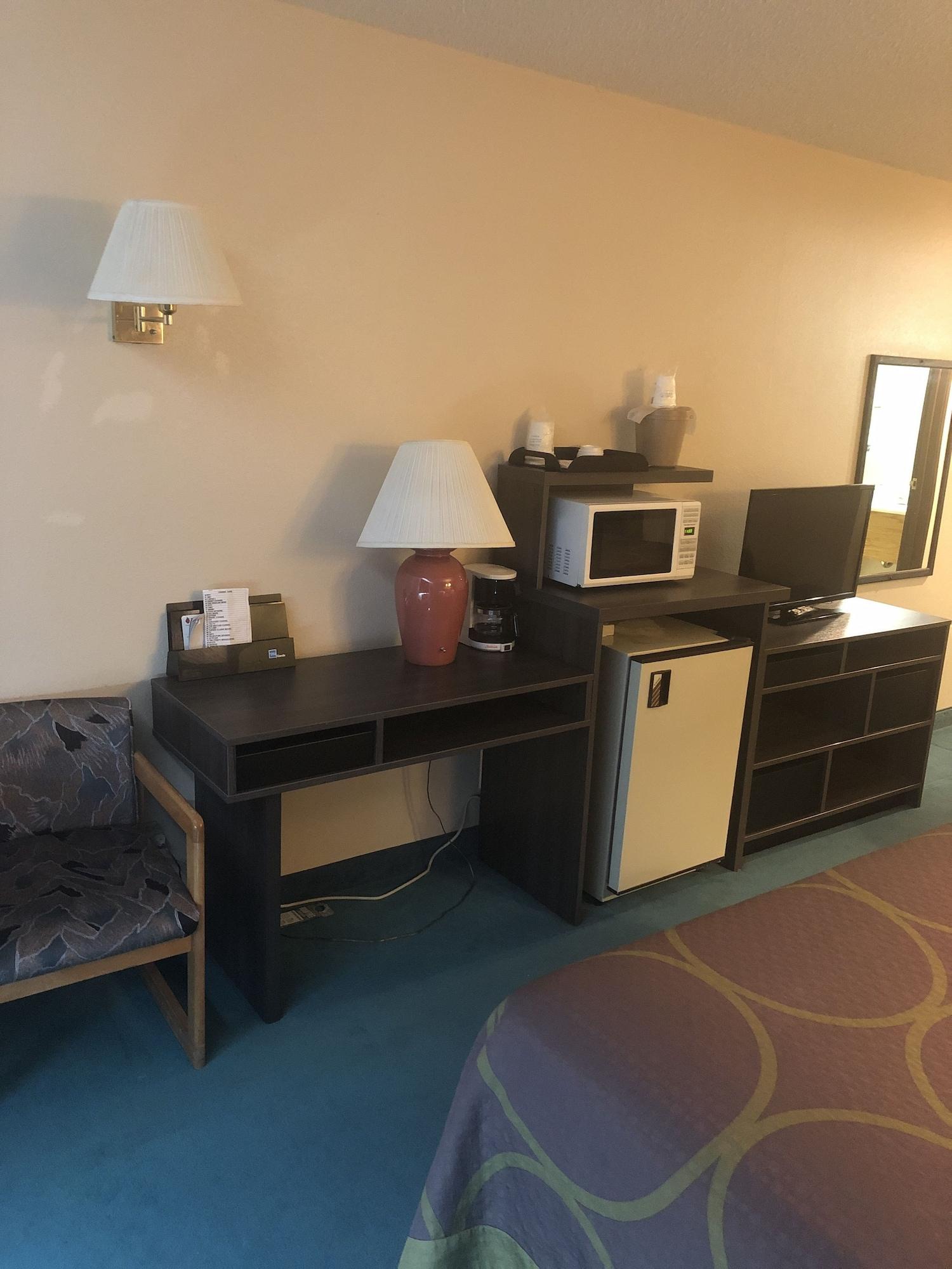 Super 8 By Wyndham Florence Co Bagian luar foto