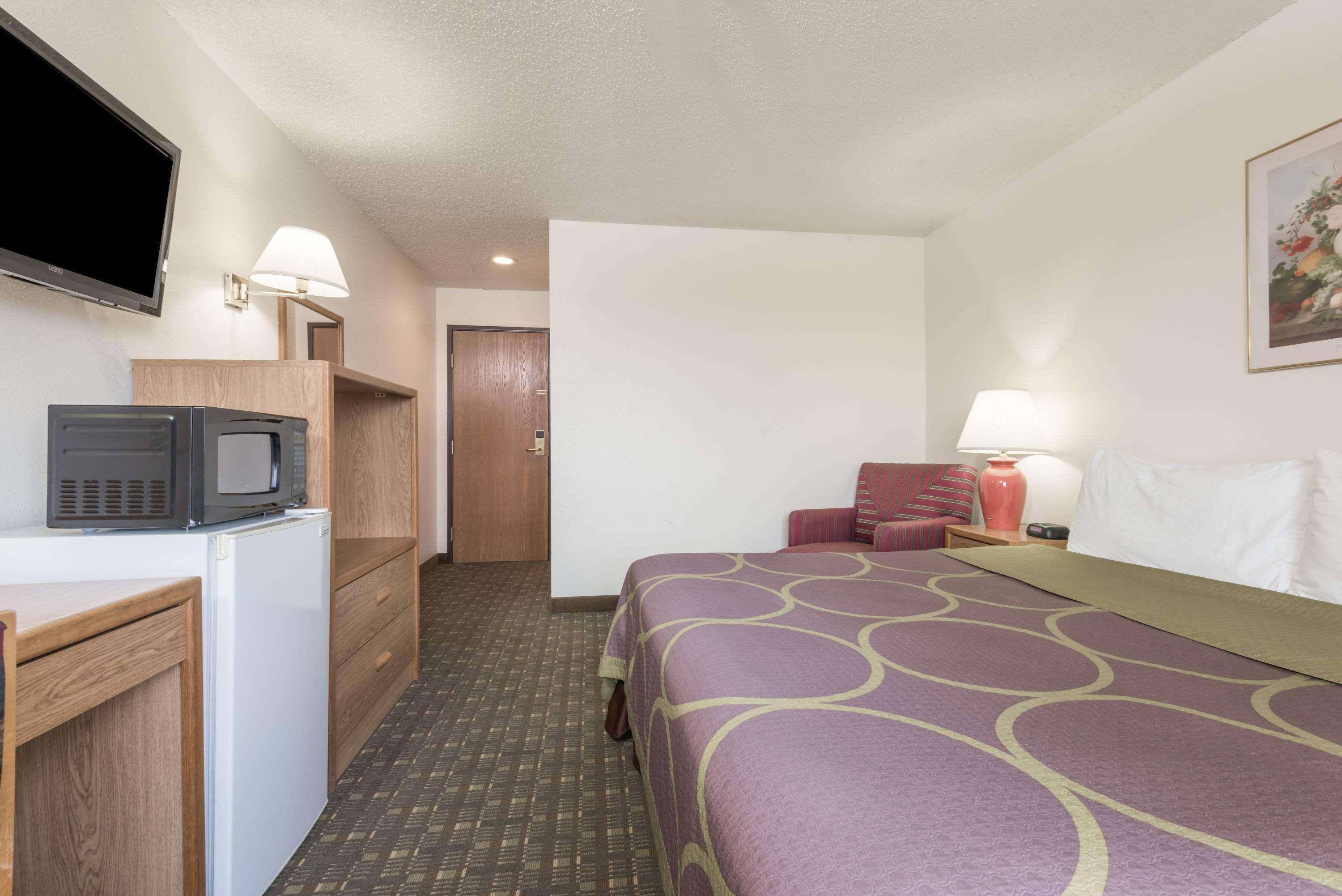 Super 8 By Wyndham Florence Co Bagian luar foto