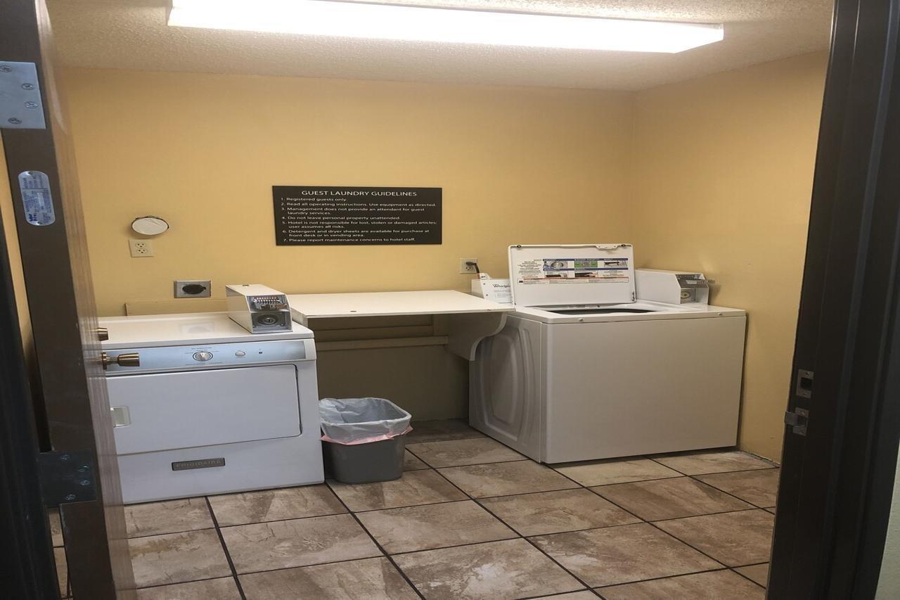 Super 8 By Wyndham Florence Co Bagian luar foto