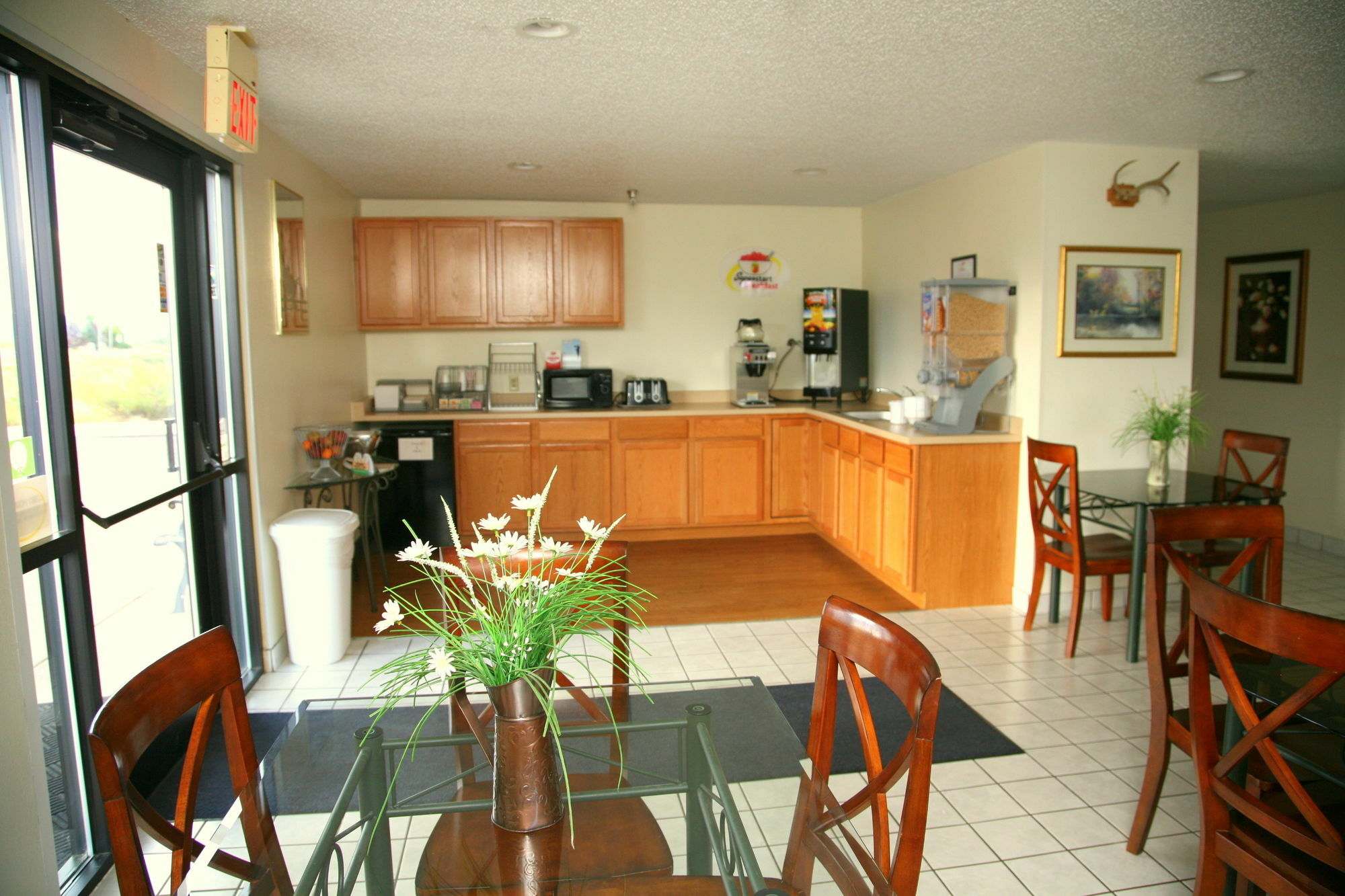 Super 8 By Wyndham Florence Co Bagian luar foto