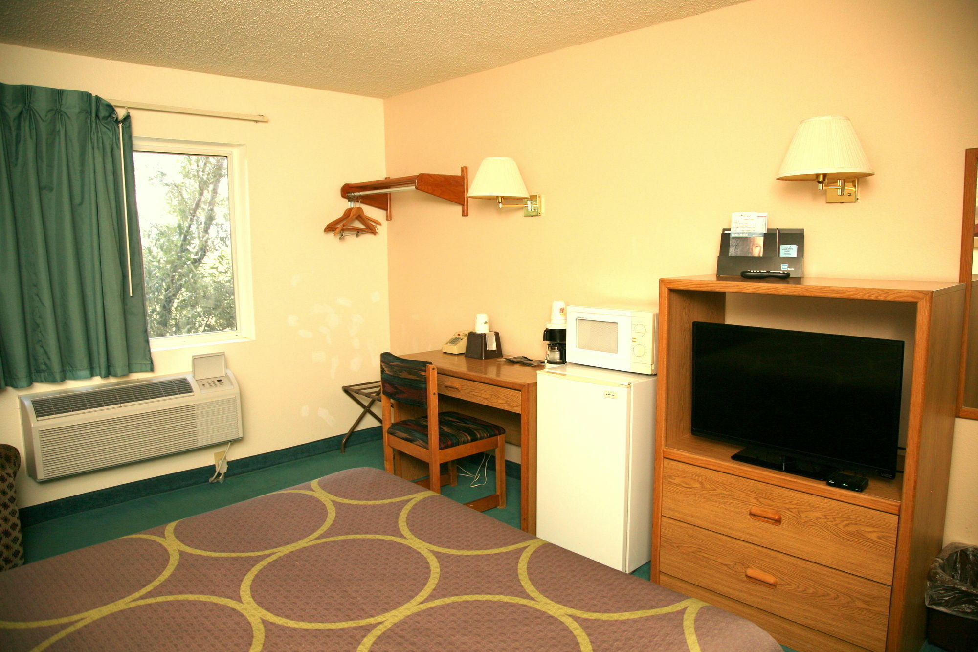 Super 8 By Wyndham Florence Co Bagian luar foto
