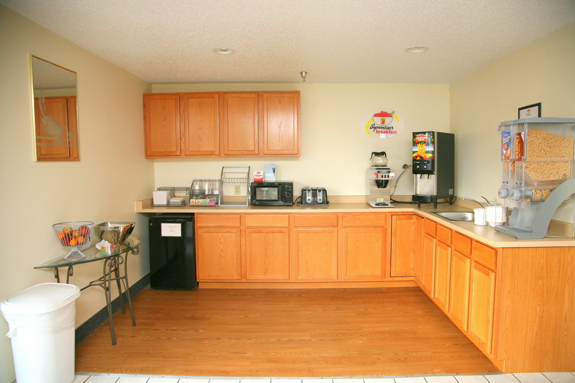 Super 8 By Wyndham Florence Co Bagian luar foto